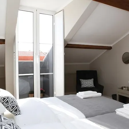 Flores Bed & Breakfast 4*