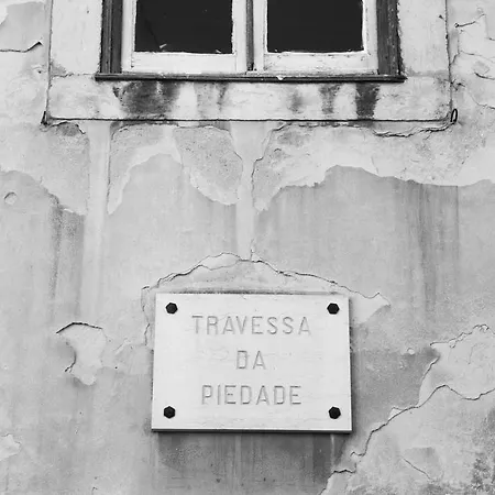 Flores Bed & Breakfast 4*