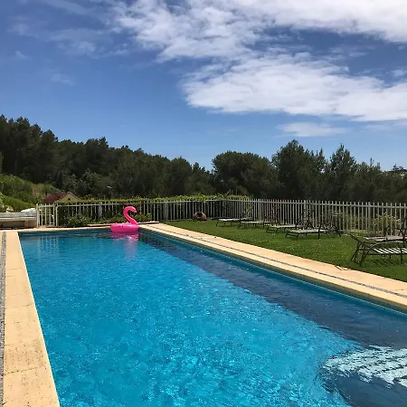 Flores Bed & Breakfast