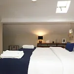 Flores Bed & Breakfast