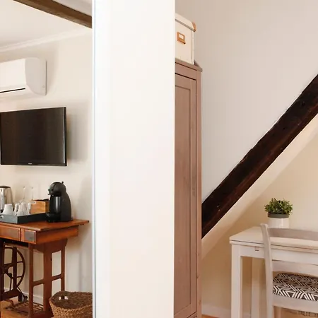 フローレス ゲスト ハウス 3*