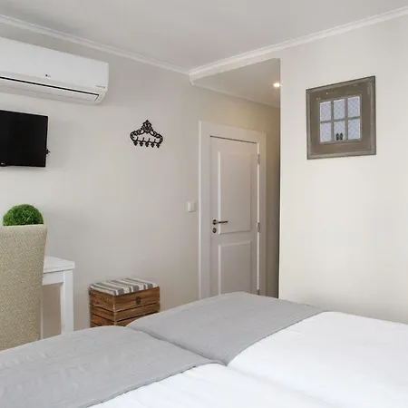 Flores Bed & Breakfast Lisbon