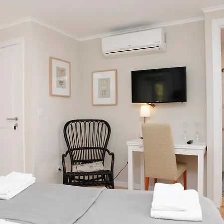 Flores Bed & Breakfast 3*