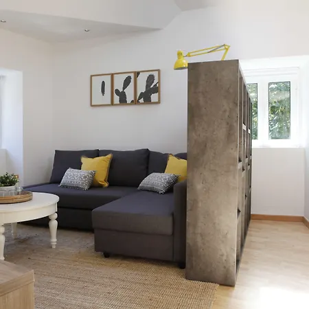 Flores Bed & Breakfast